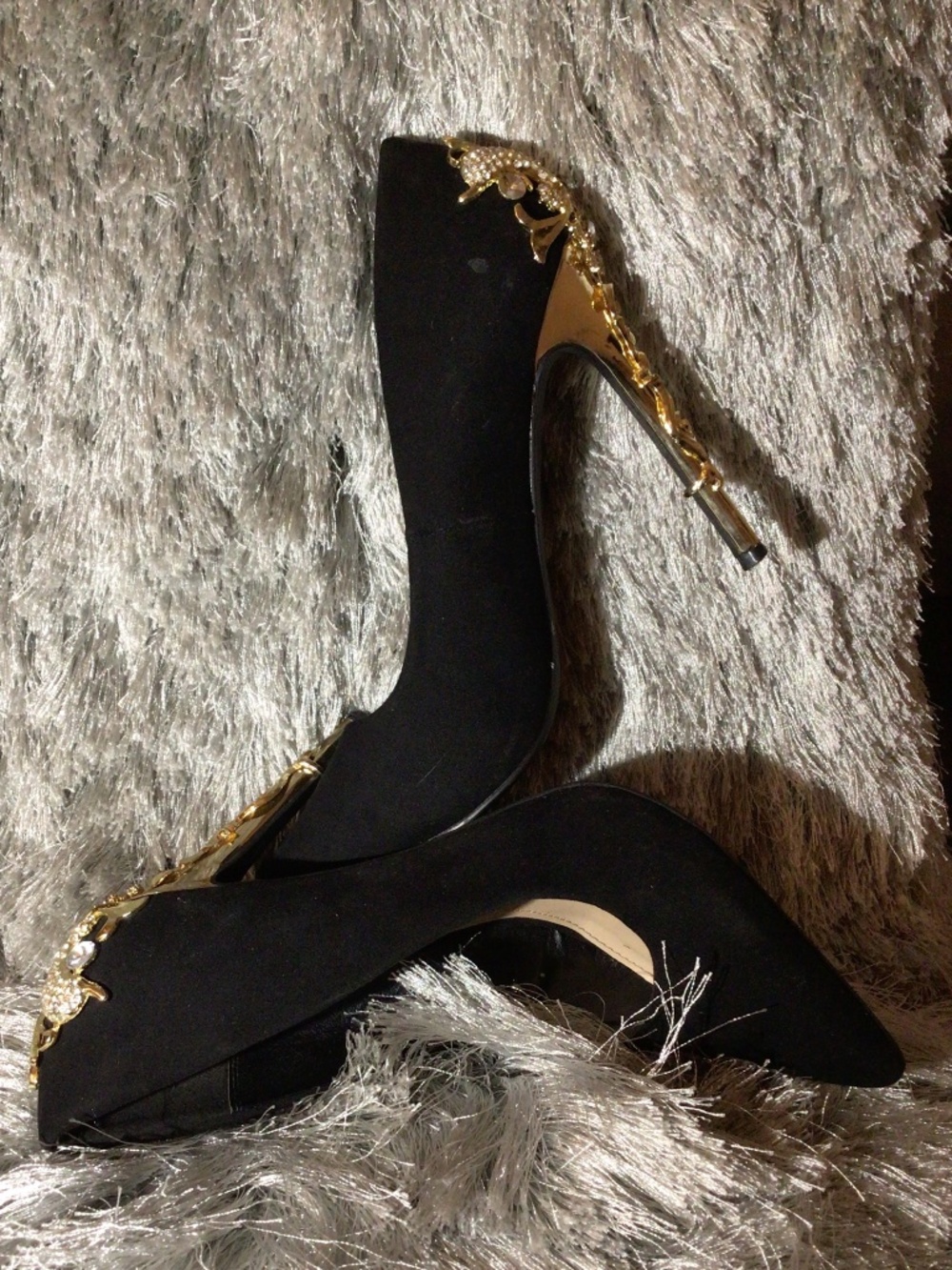Black pointed toe Satin suede golden rose emblemed heel shoe - Picture 4 of 13